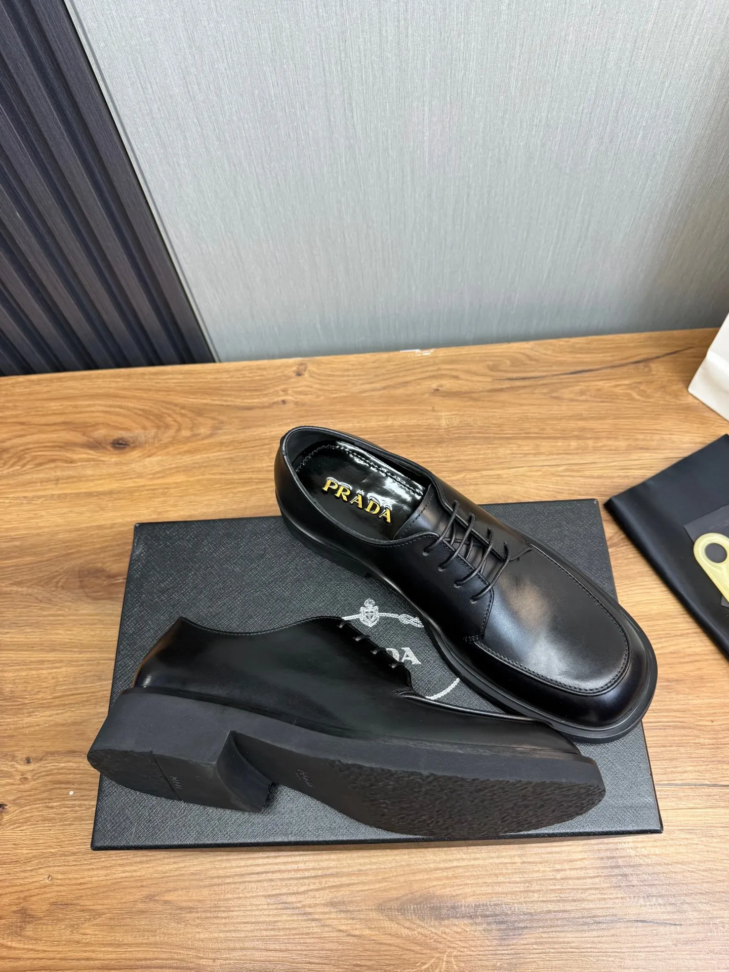 Men's shoes 💰840💰 [PRADA] New models synchronized with the official website, high-quality shipments ✔️Hot-sellers🔥 Original cowhide. Open edge beaded cowhide + cowhide lining, 1🆚1 replica, original lightweight foam outsole, 38-45 (men's 38.45 custom-made, non-refundable)